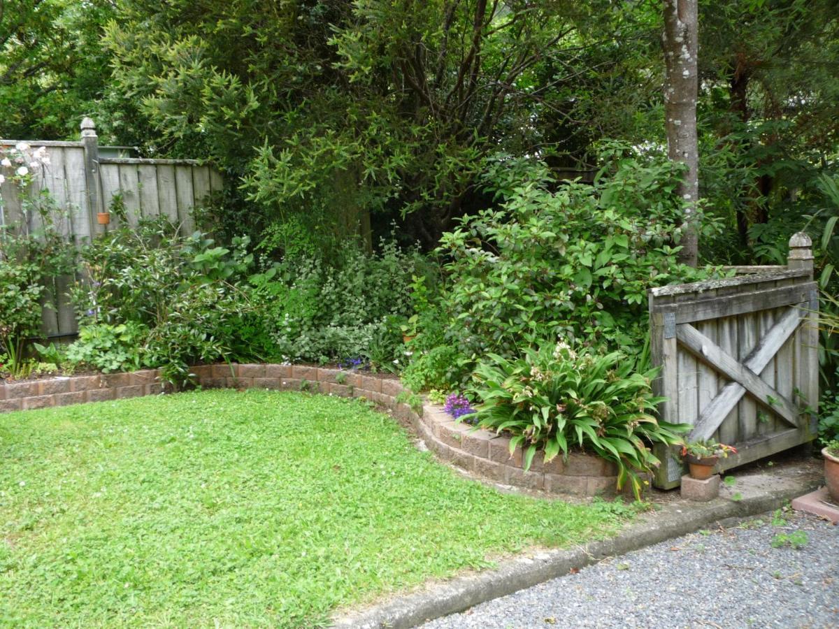 Twin Totara Cottage Upper Hutt Esterno foto