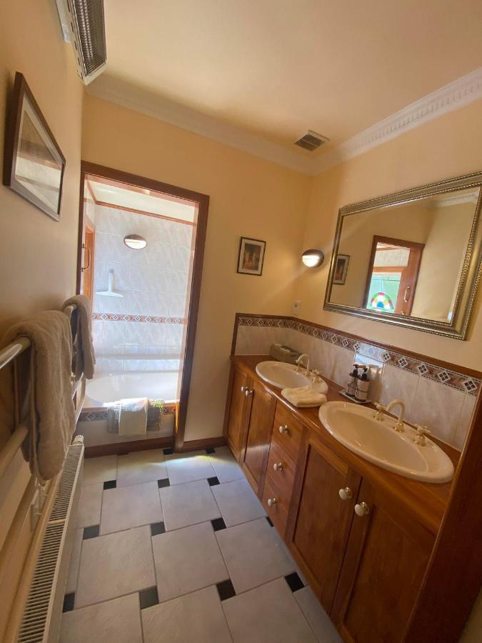 Twin Totara Cottage Upper Hutt Esterno foto